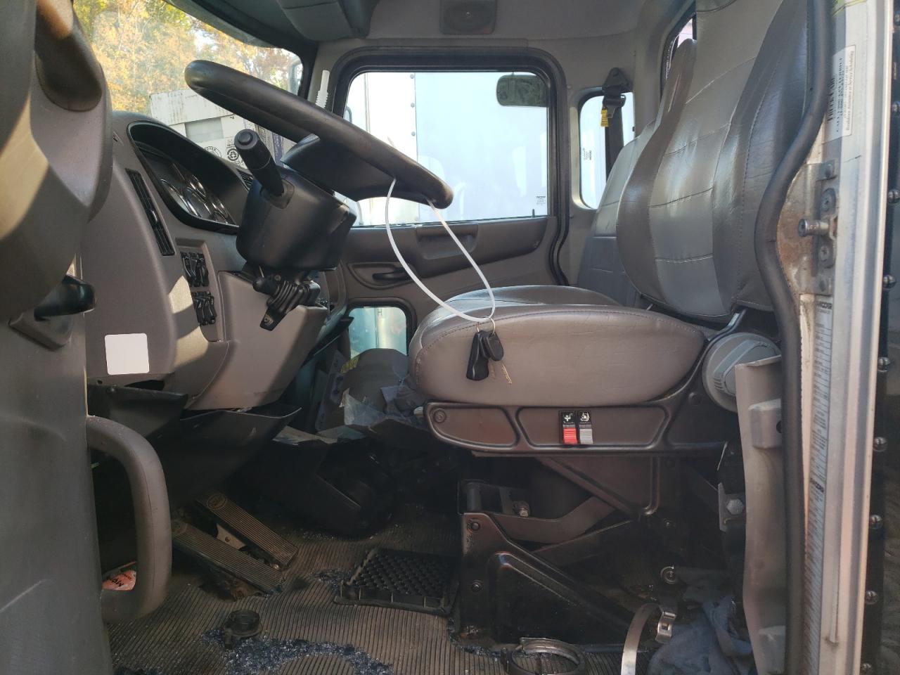 Peterbilt 337 Image 6