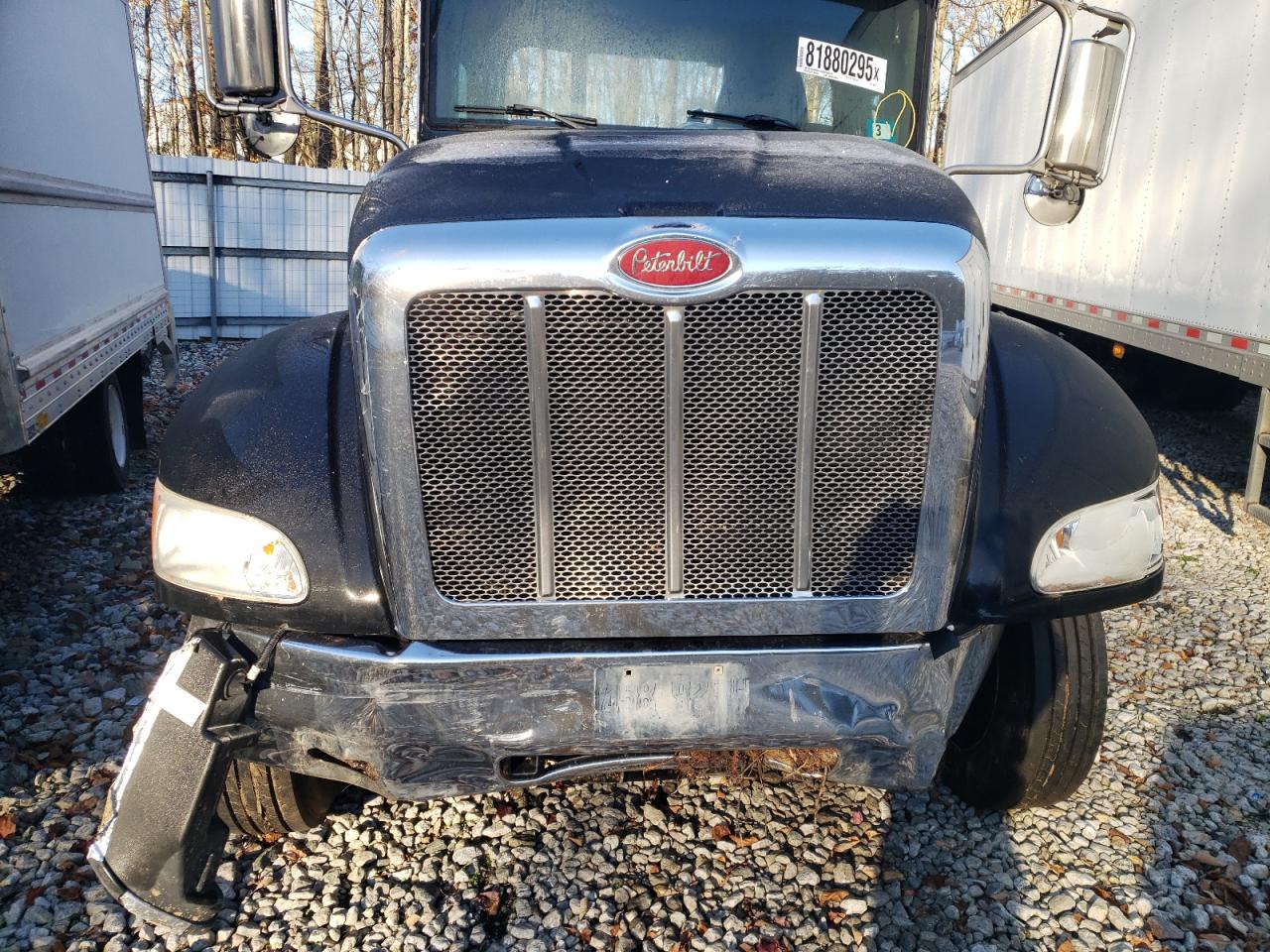 Peterbilt 337 Image 7