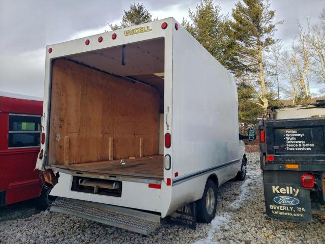 Chevrolet Express Image 4