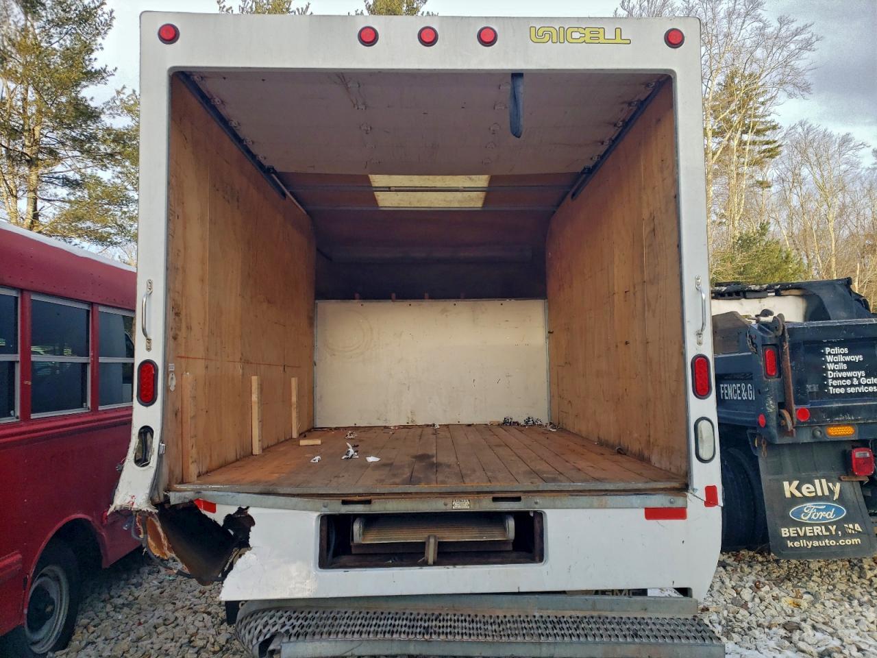 Chevrolet Express Image 11