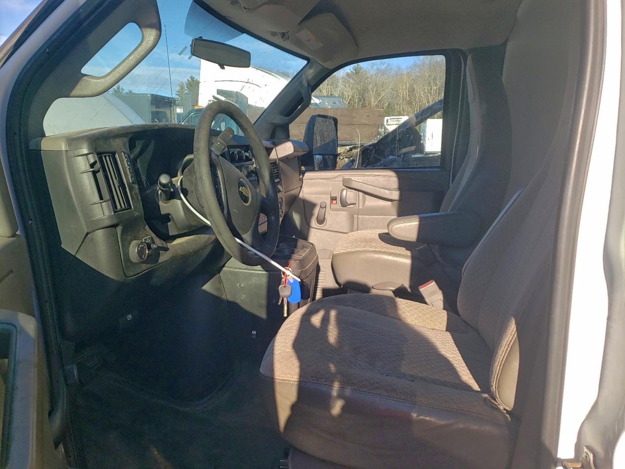 Chevrolet Express Image 9