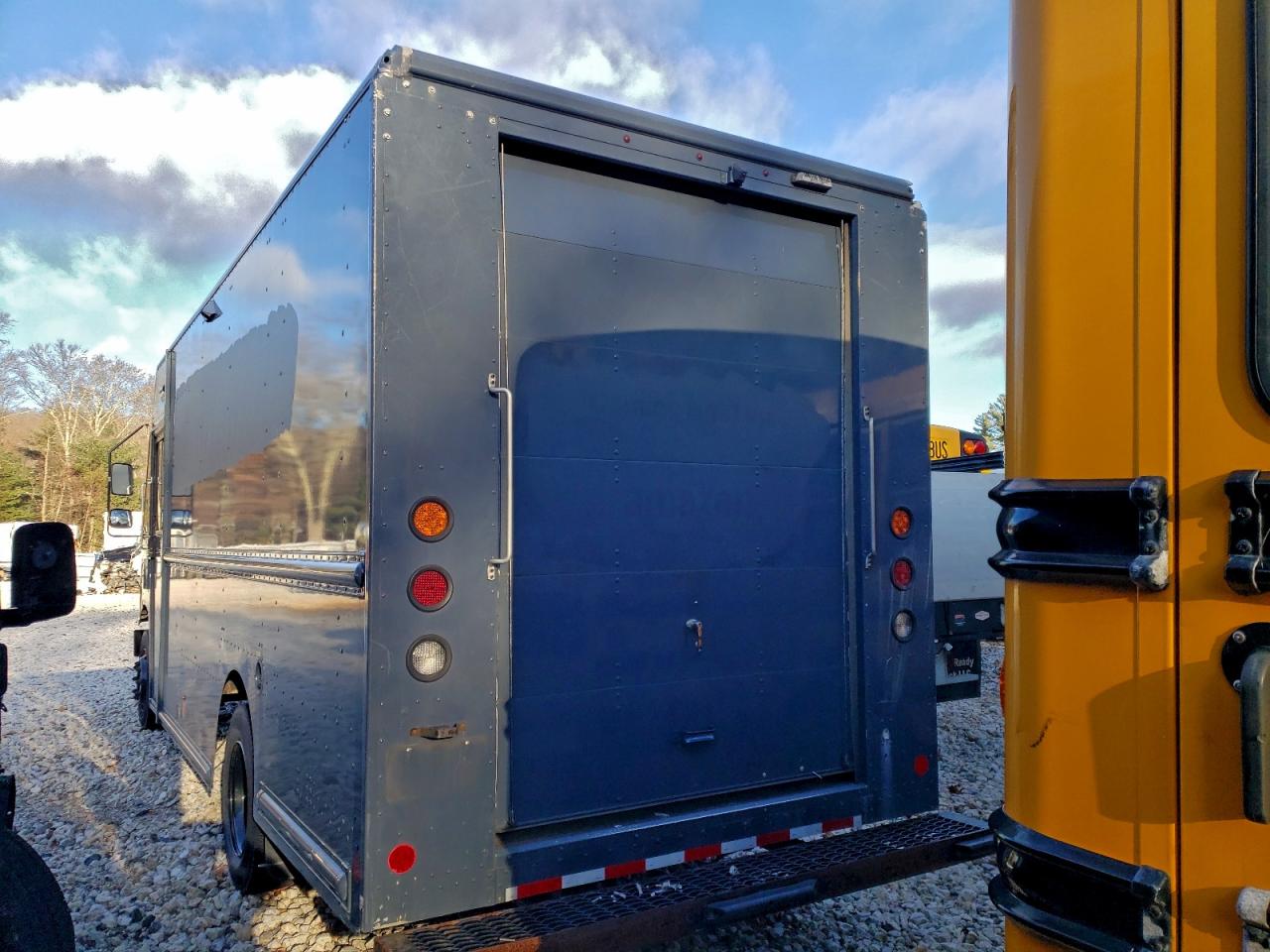 Freightliner Mt45 M Line Walk-in Van Image 3