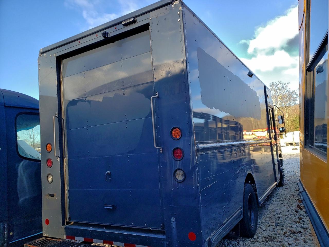 Freightliner Mt45 M Line Walk-in Van Image 4