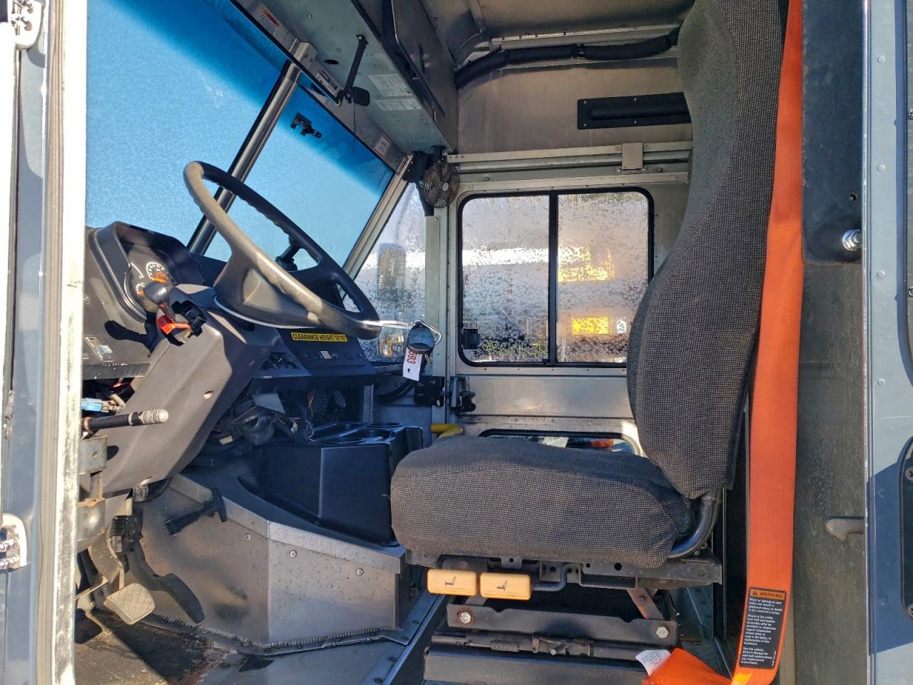 Freightliner Mt45 M Line Walk-in Van Image 6