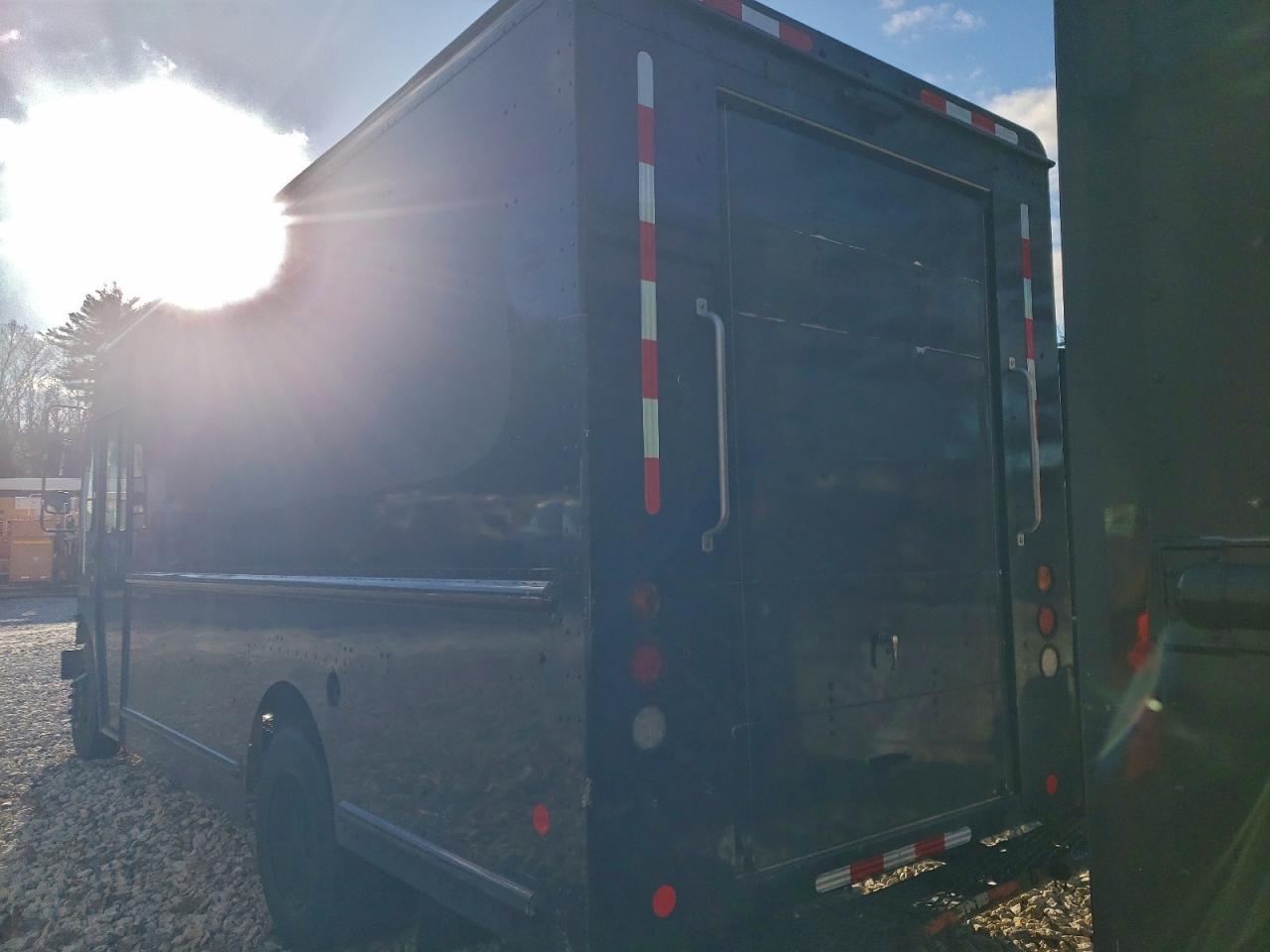 Freightliner Mt45 M Line Walk-in Van Image 2