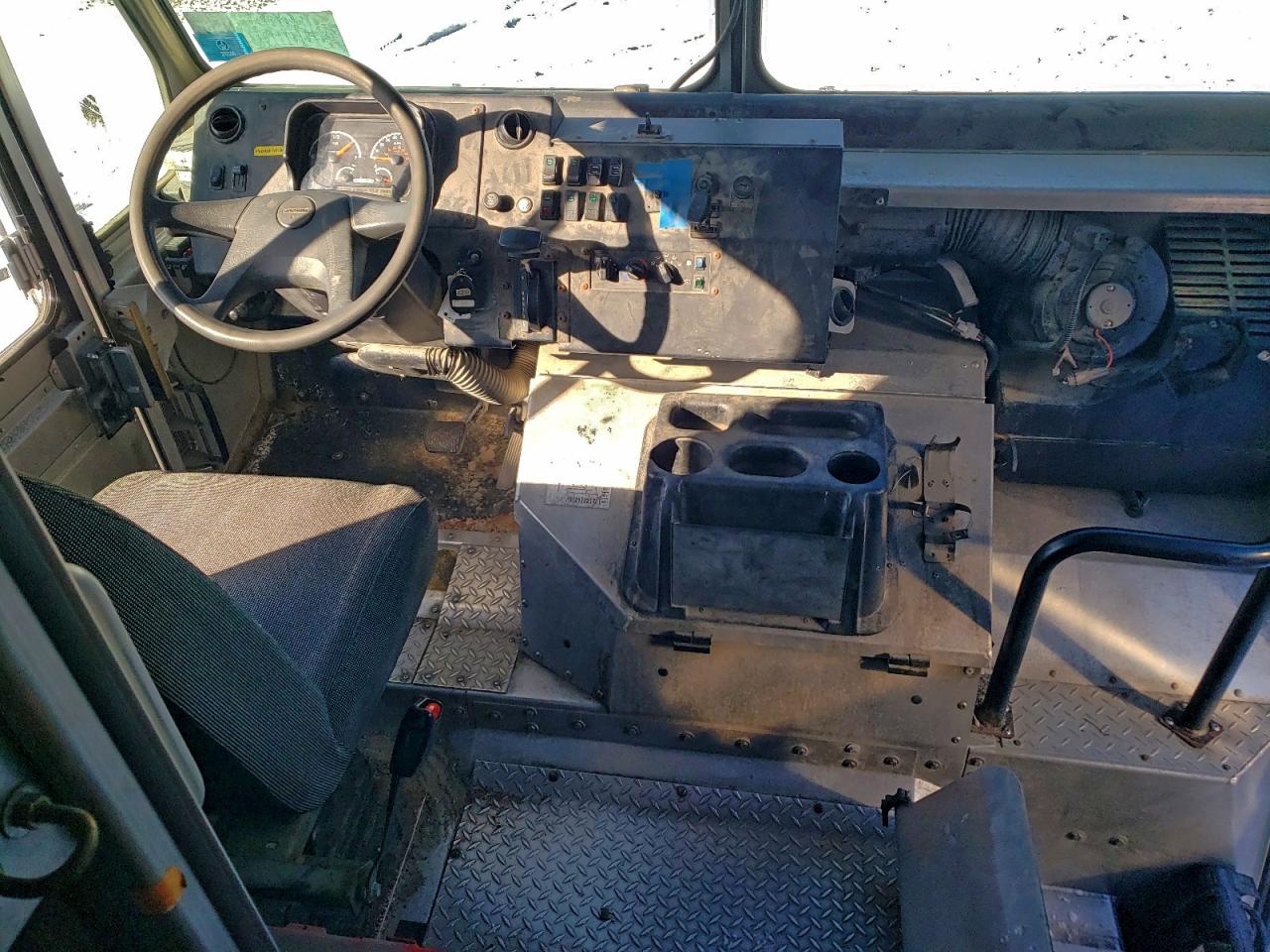 Freightliner Mt45 M Line Walk-in Van Image 7