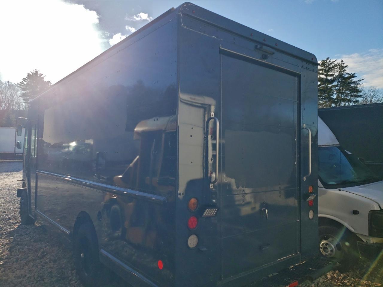 Freightliner Mt45 M Line Walk-in Van Image 2