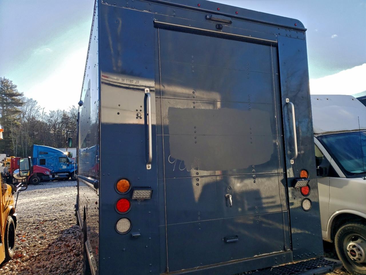 Freightliner Mt45 M Line Walk-in Van Image 6