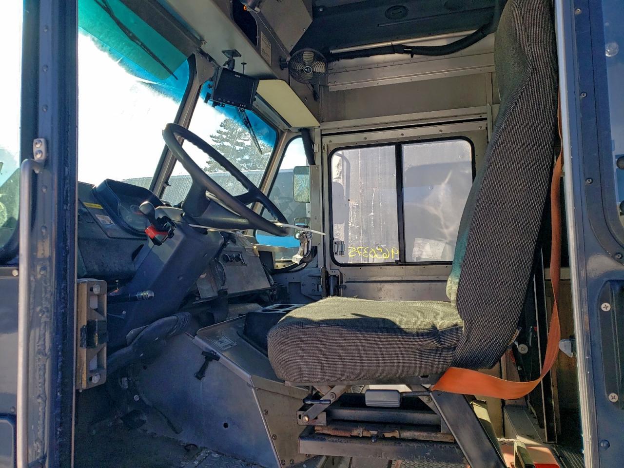 Freightliner Mt45 M Line Walk-in Van Image 7