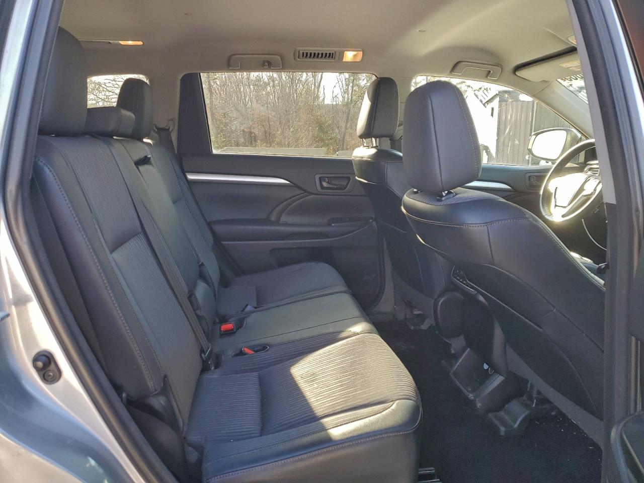 Toyota Highlander Le Image 9