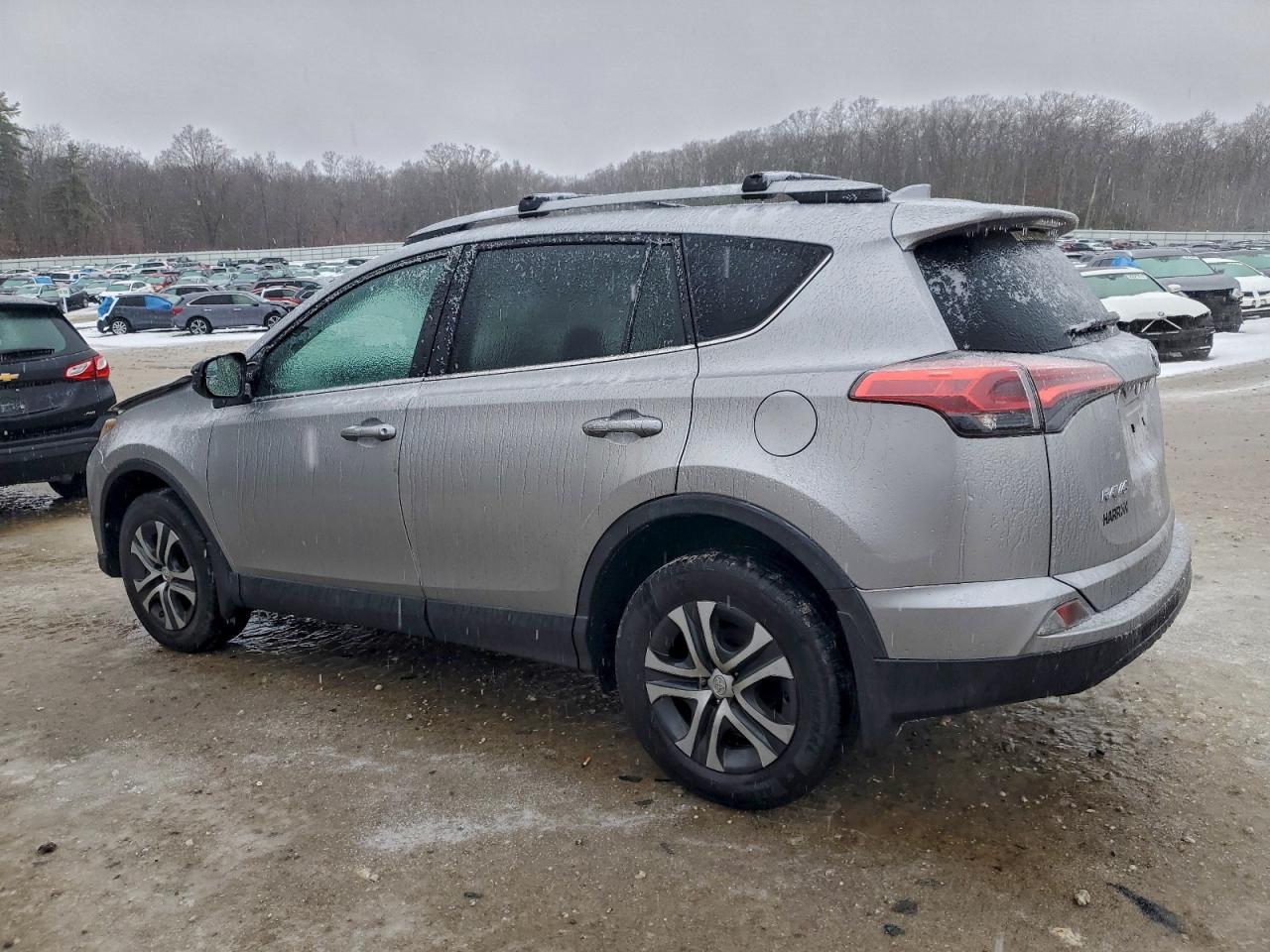 Toyota RAV4 Le Image 3