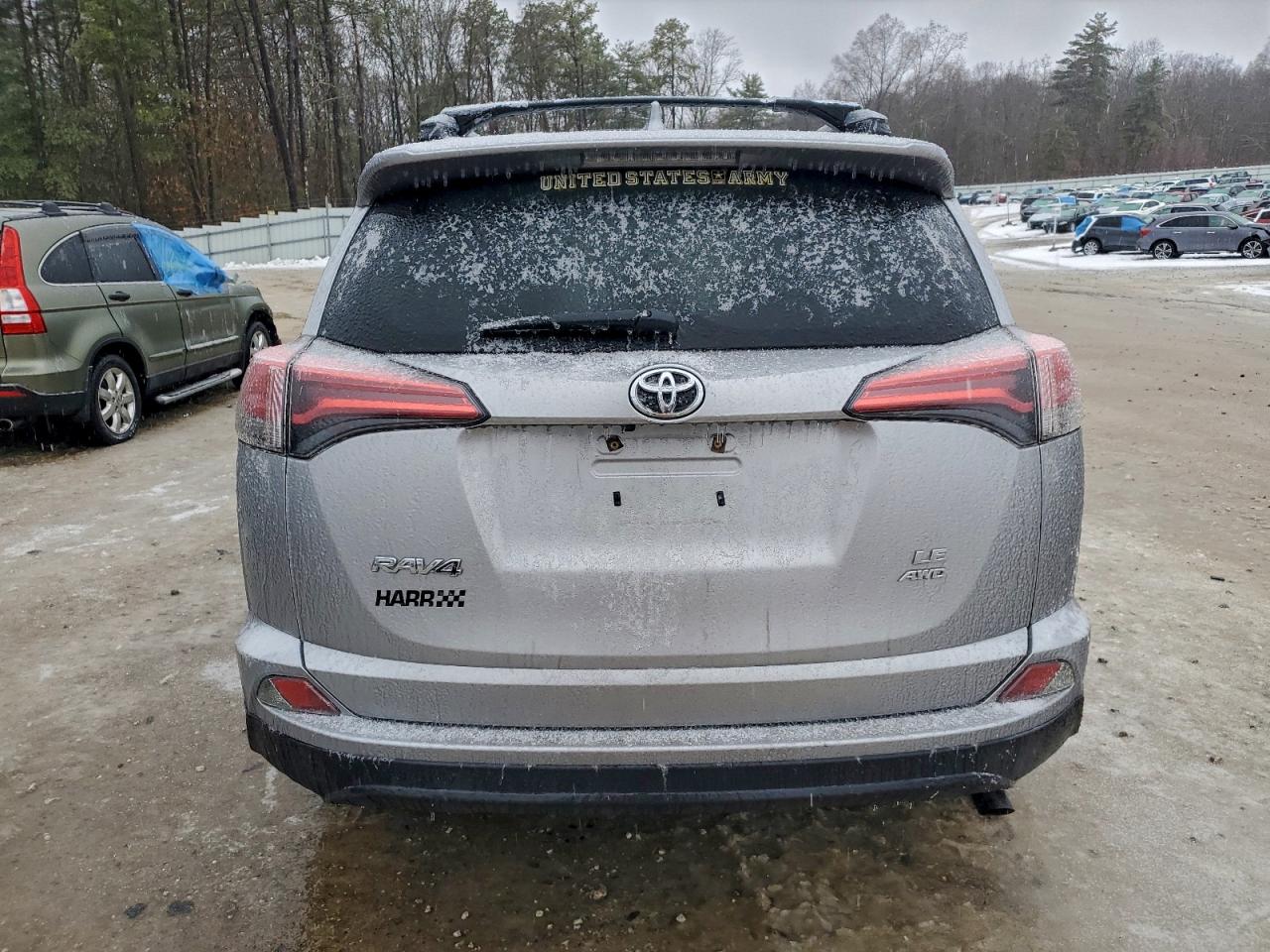 Toyota RAV4 Le Image 6