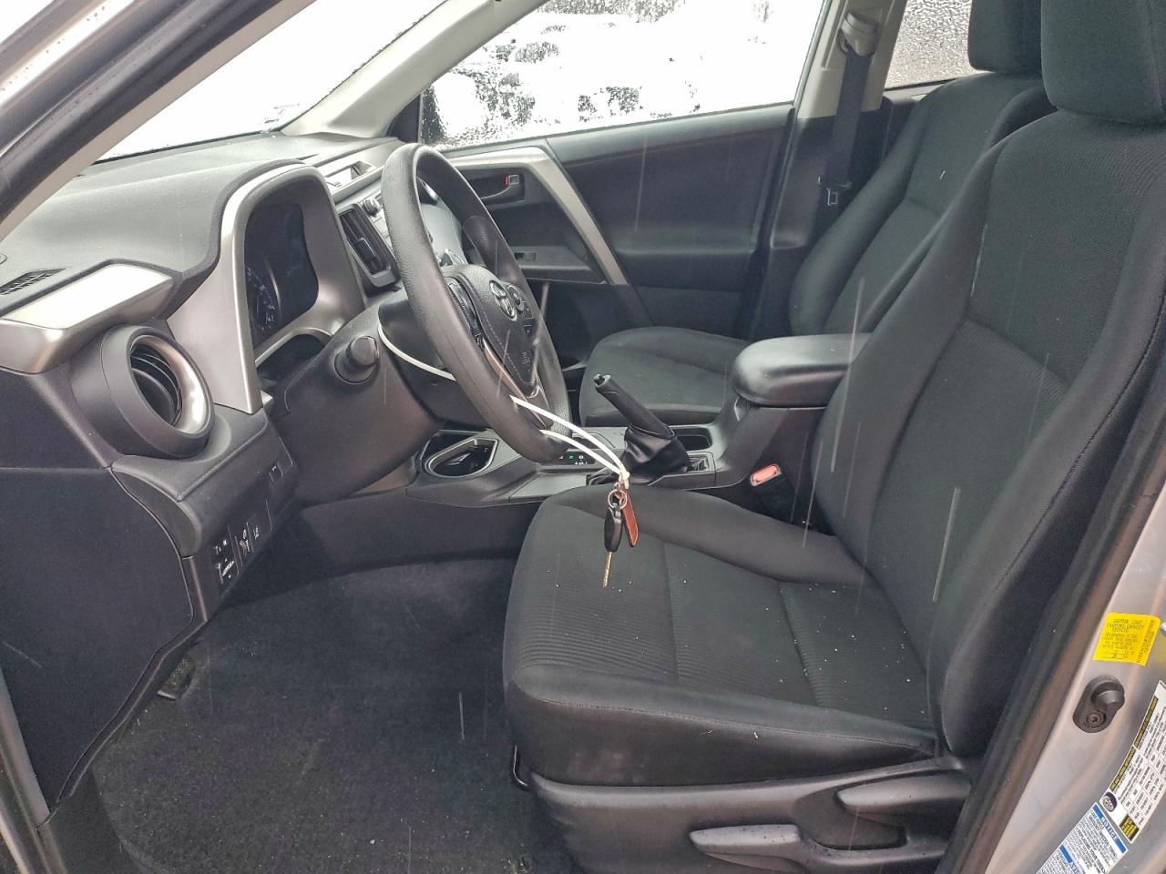 Toyota RAV4 Le Image 8