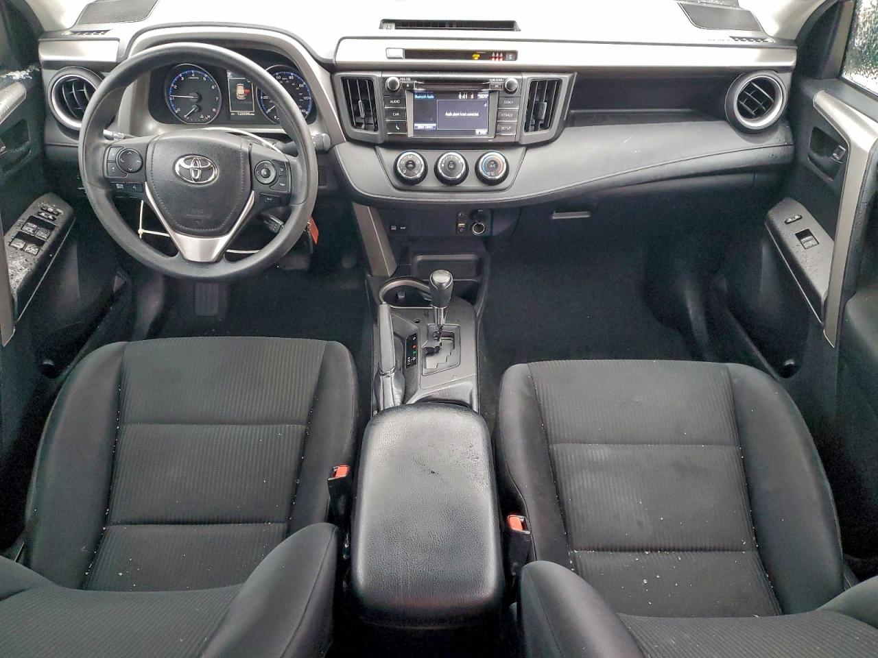 Toyota RAV4 Le Image 9