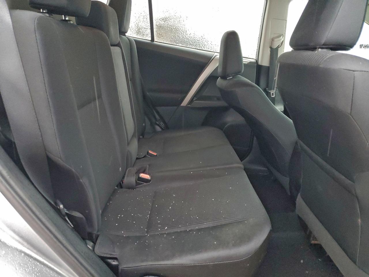 Toyota RAV4 Le Image 13