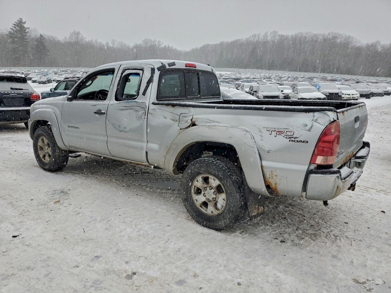 Toyota Tacoma Access Cab Image 4