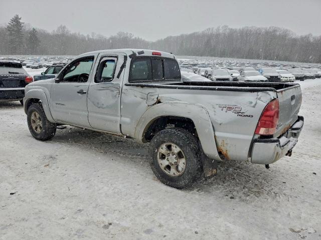 Toyota Tacoma Access Cab Image 4