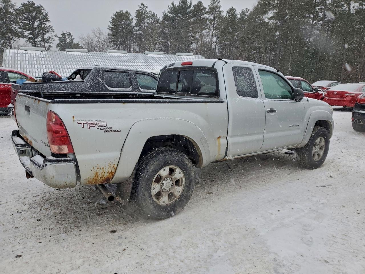 Toyota Tacoma Access Cab Image 2