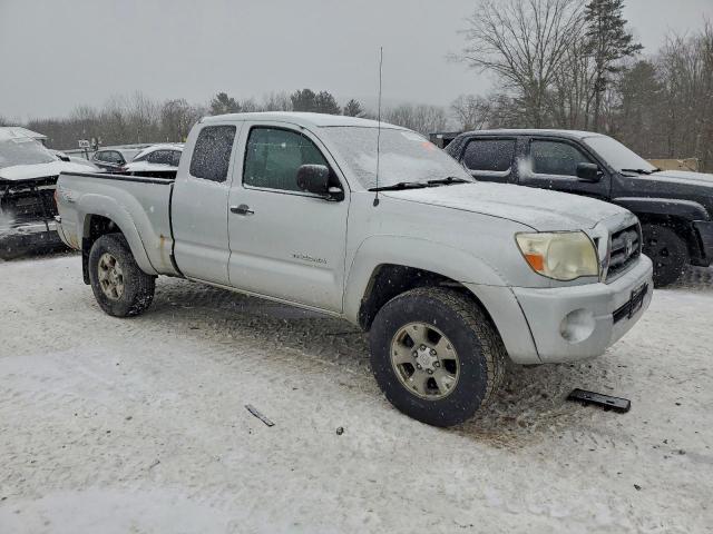 Toyota Tacoma Access Cab Image 3