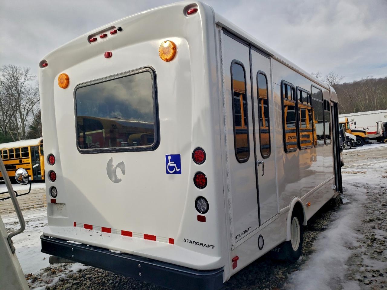 Other E450 4x2 Cutaway E450 Super Duty Cutaway Van Image 11