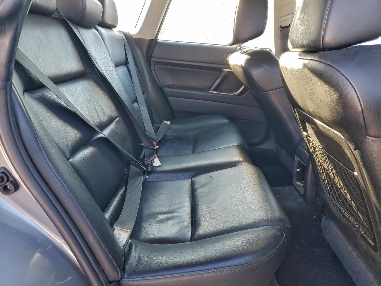 Subaru Outback 2.5i Limited Image 2