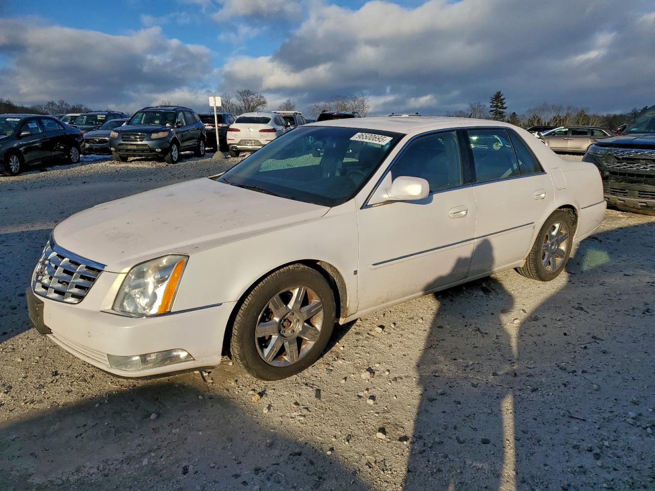 Cadillac DTS Image 1