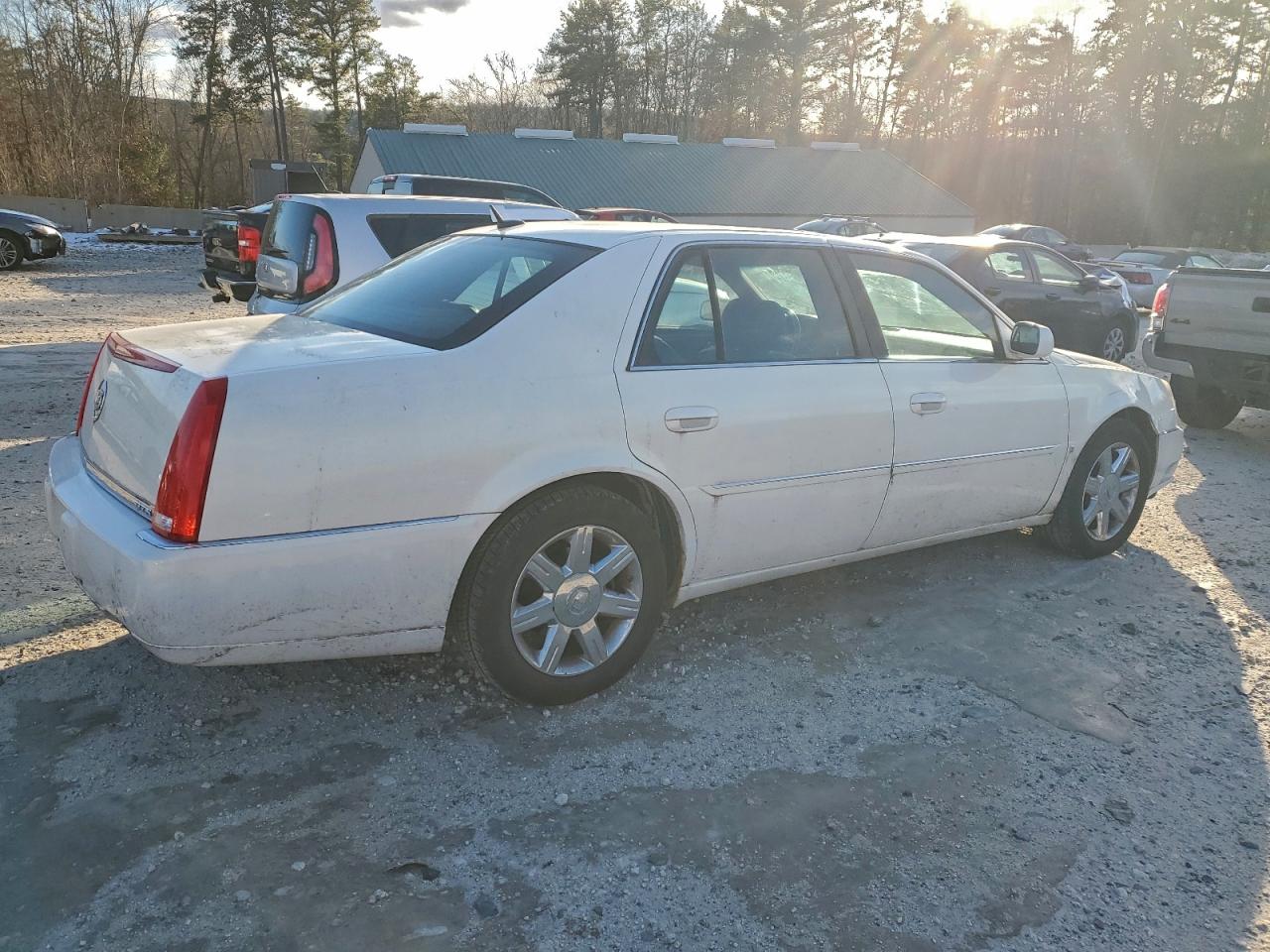 Cadillac DTS Image 11