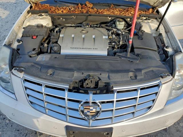 Cadillac DTS Image 3