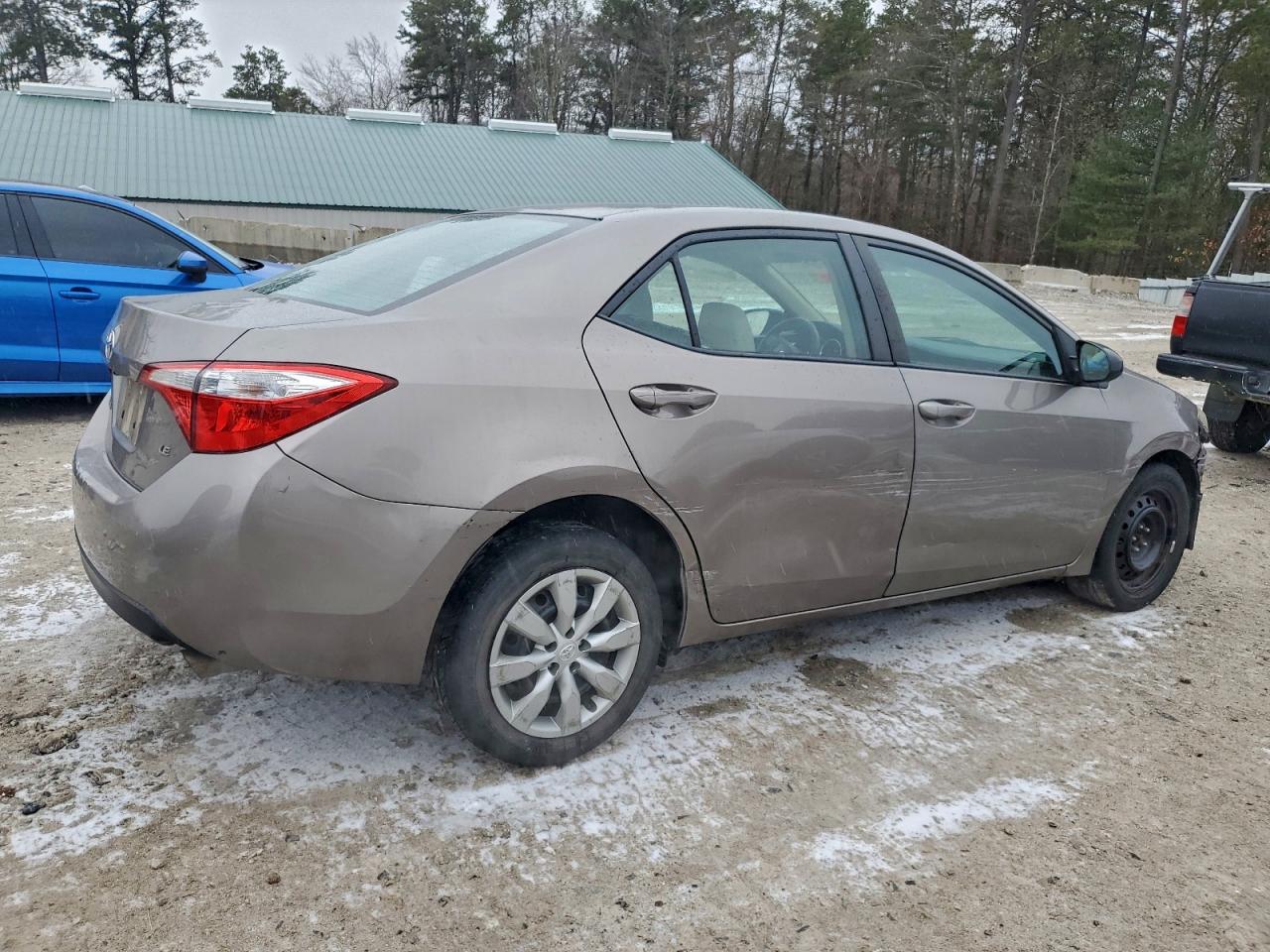 Toyota Corolla L Image 6