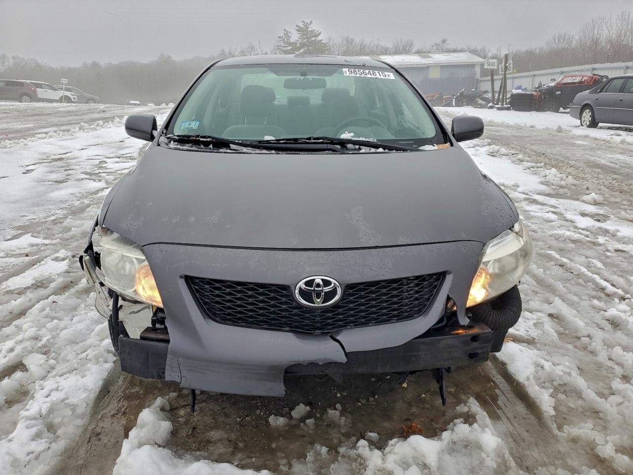 Toyota Corolla Base Image 9