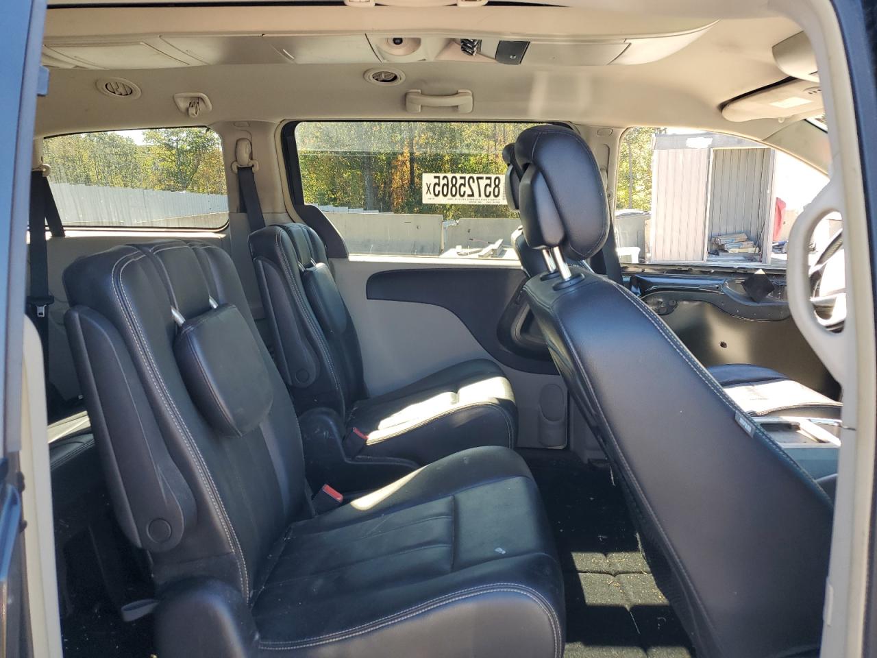 Chrysler Minivan Touring Image 6