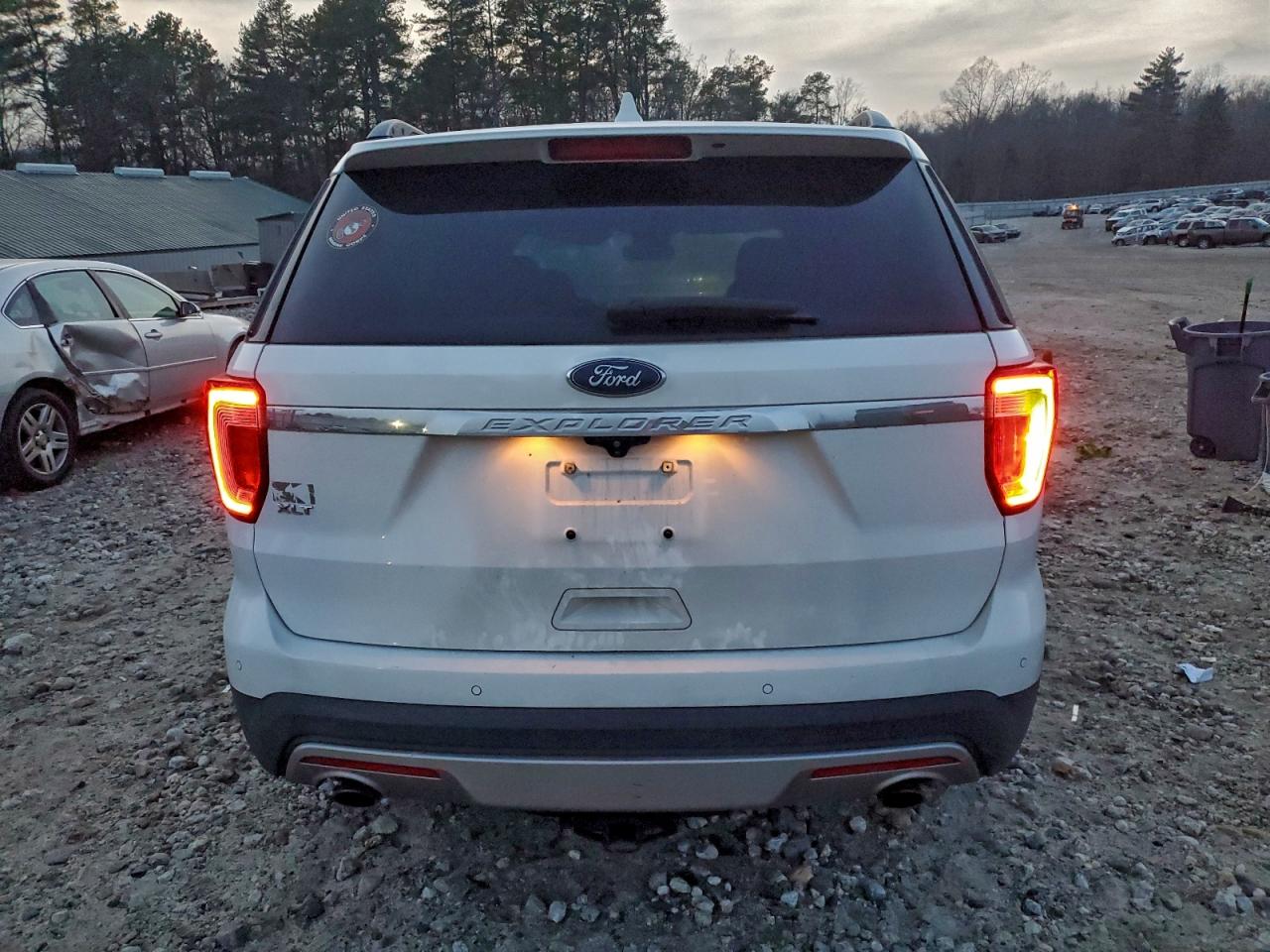 Ford Explorer Xlt Image 5