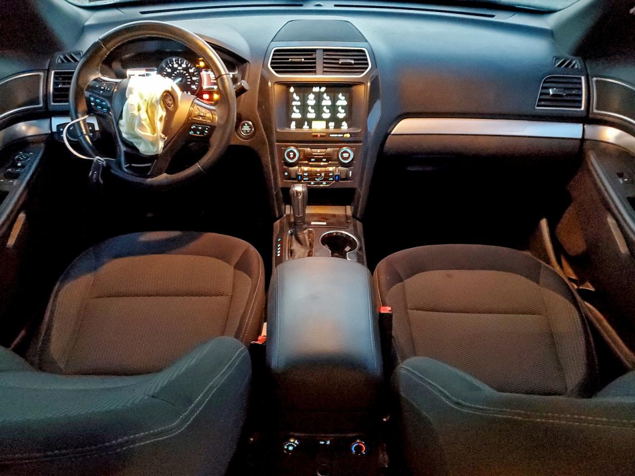 Ford Explorer Xlt Image 9