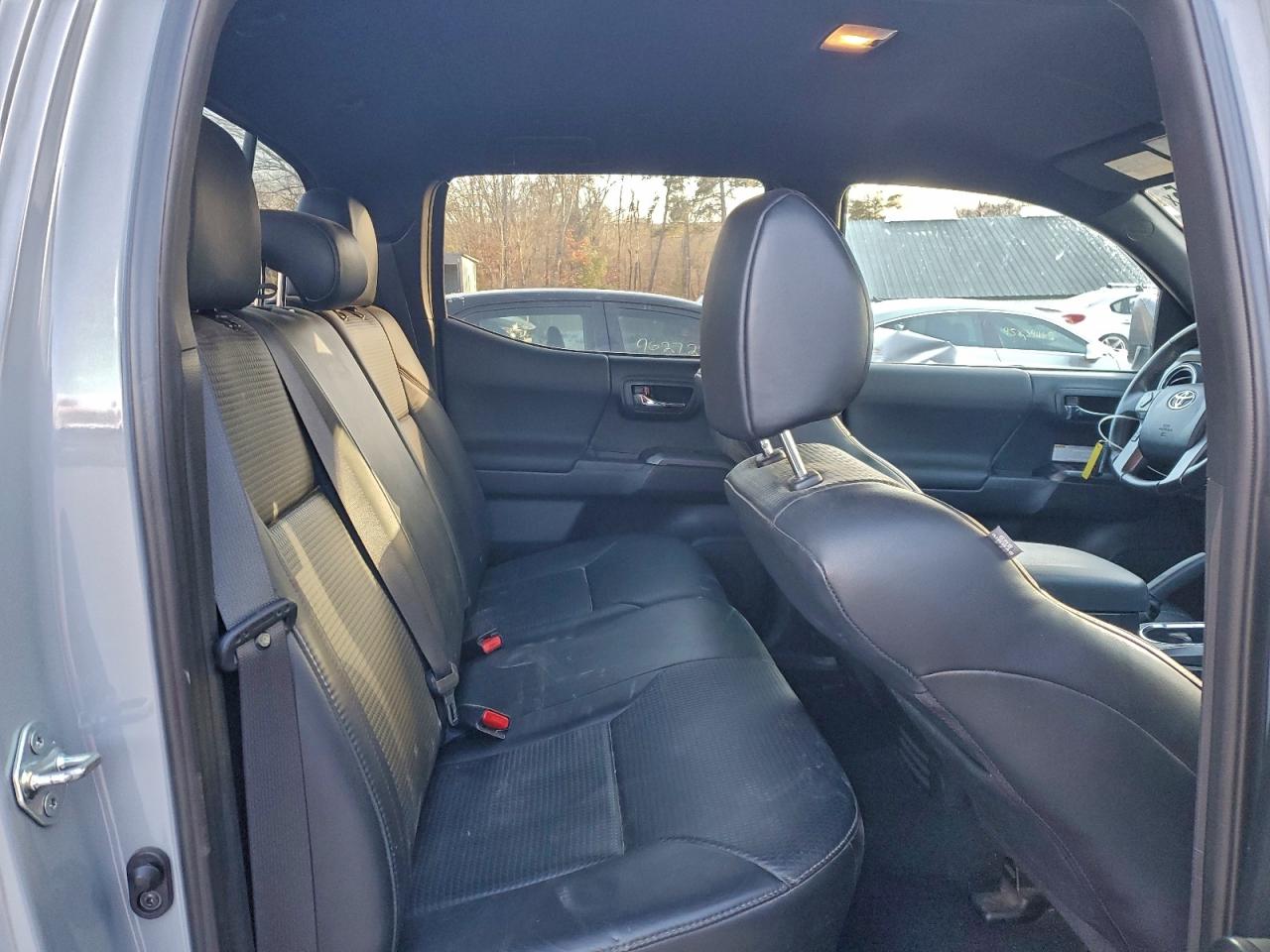 Toyota Tacoma Double Cab Image 7