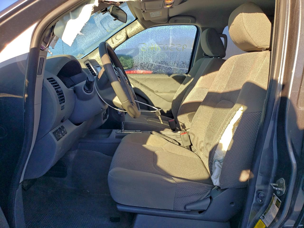 Nissan Frontier S Image 12