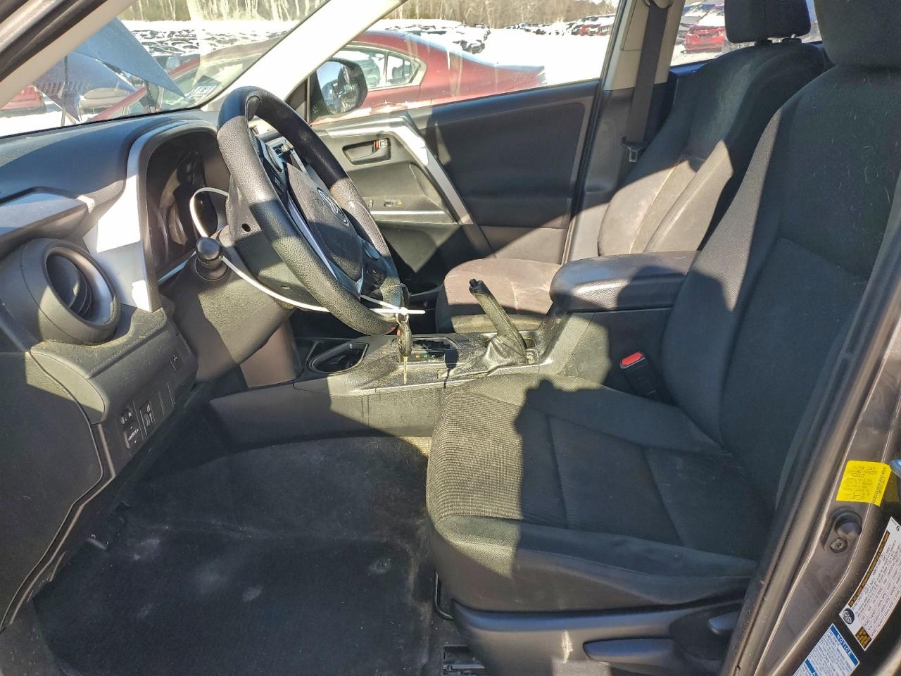 Toyota RAV4 Le Image 7