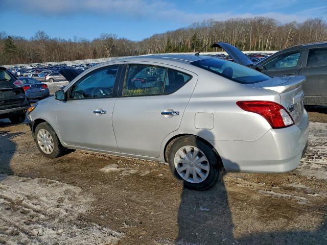 Nissan Versa S Image 4