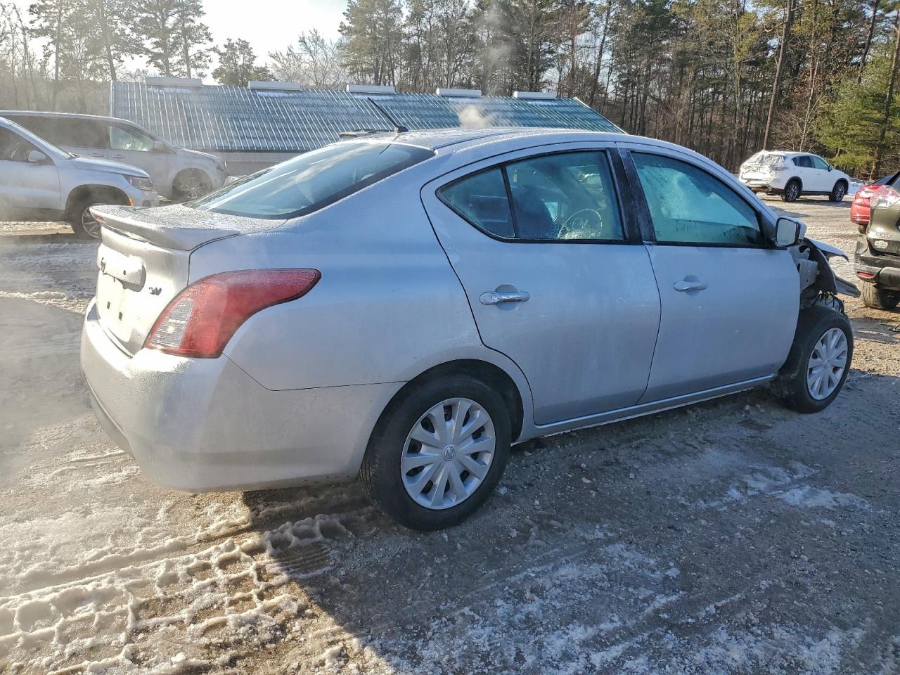 Nissan Versa S Image 6