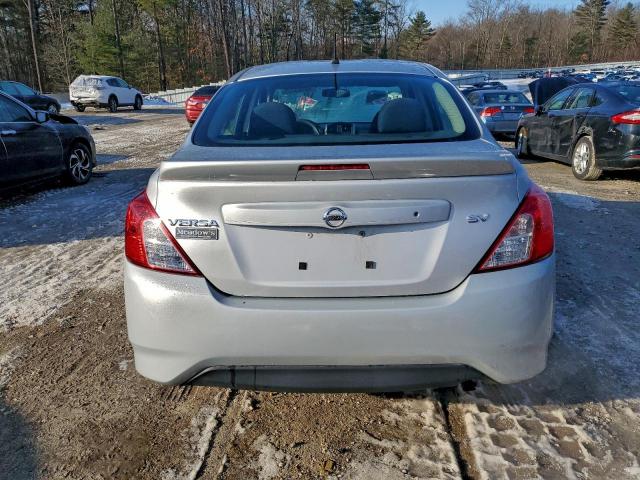 Nissan Versa S Image 3
