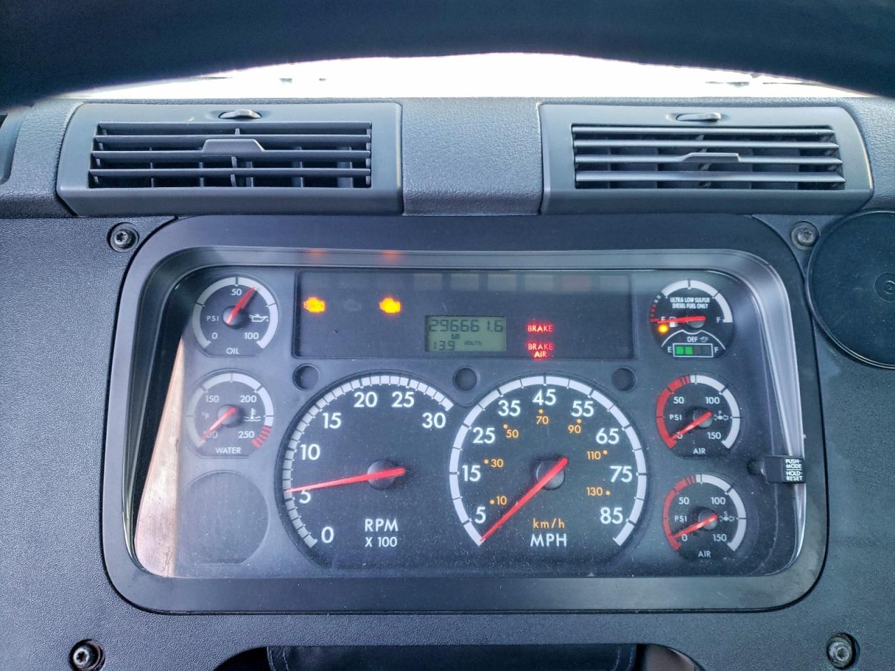 Freightliner Cascadia 1 Image 8