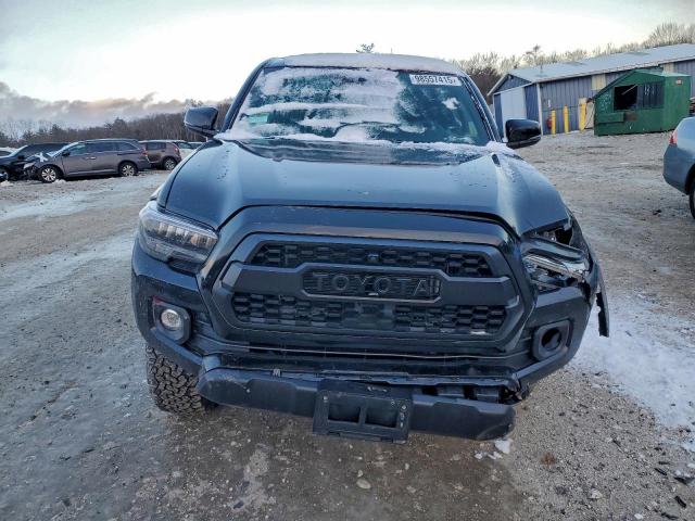 Toyota Tacoma Double Cab Image 4